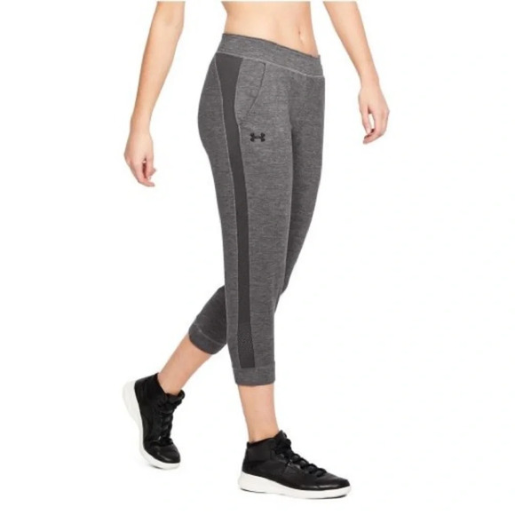 UNDER ARMOUR - FEATHERWEIGHT FLEECE CROP CAPRI SPORTS PANTS - Picture 1 of 11